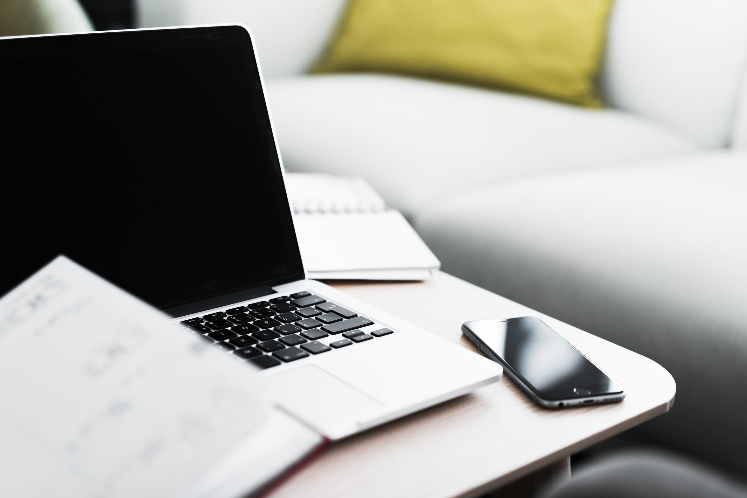 Backoffice-Service – flexibel und persönlich arbeiten mit Laptop und Smartphone